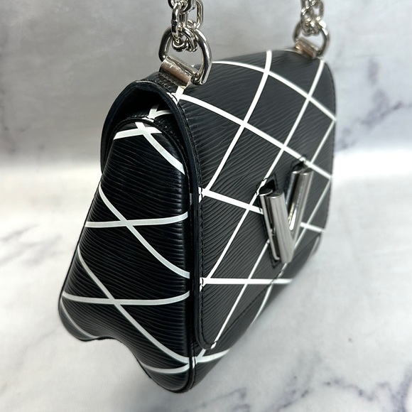 LOUIS VUITTON EPI TWIST - Picture 9 of 17